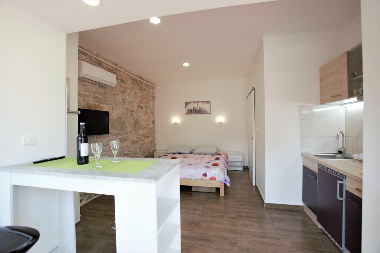 Studio Apartman Danijela بولا المظهر الخارجي الصورة